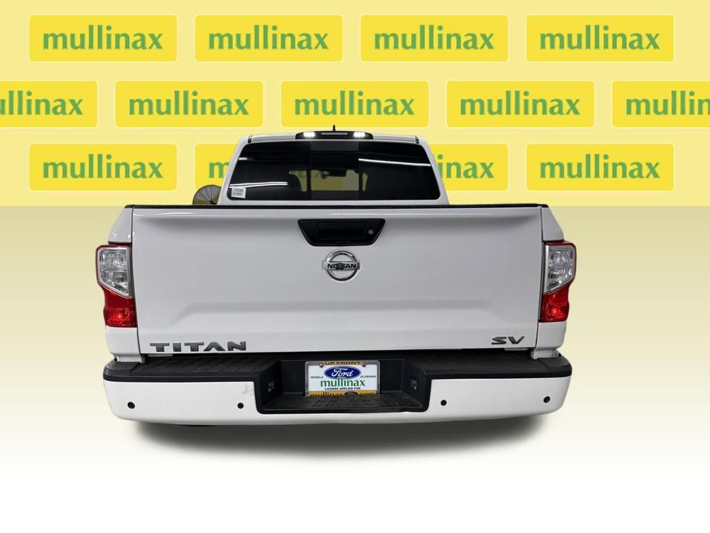 Used 2022 Nissan Titan SV image 4