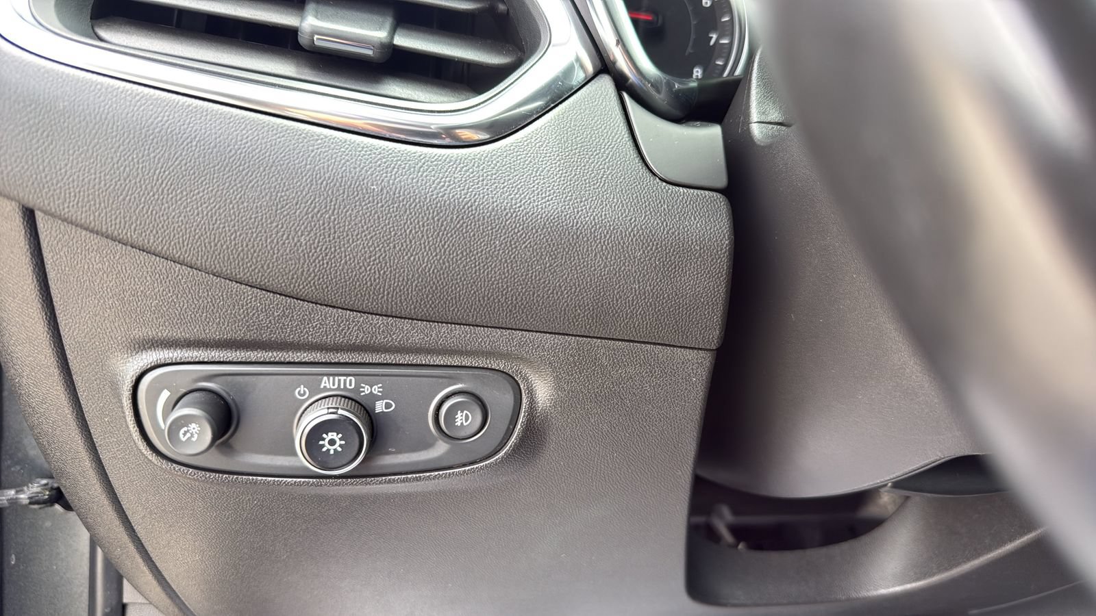 Used 2021 Chevrolet Equinox LT FWD image 17