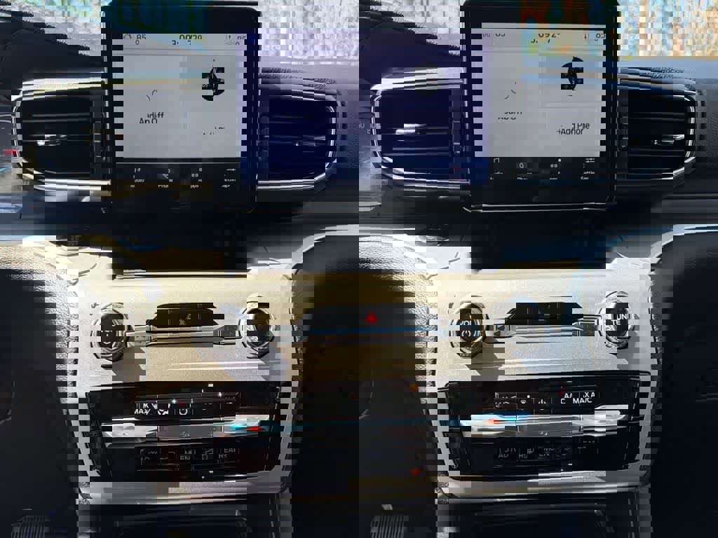 Certified 2022 Ford Explorer XLT w/ Equipment Group 202A image 28