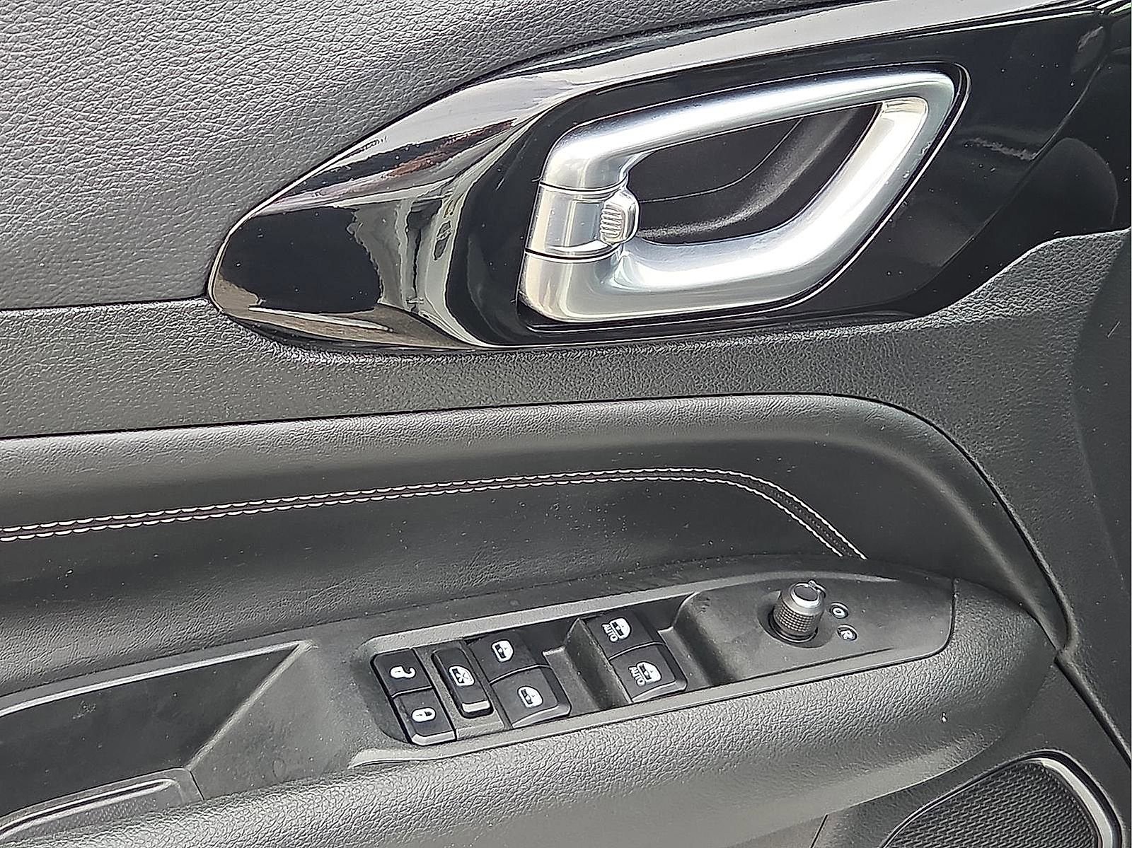 Used 2022 Jeep Compass Latitude FWD image 13