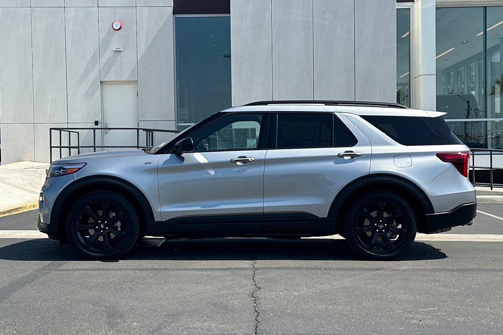 Certified 2023 Ford Explorer ST-Line w/ Class IV Trailer Tow Package RWD image 6