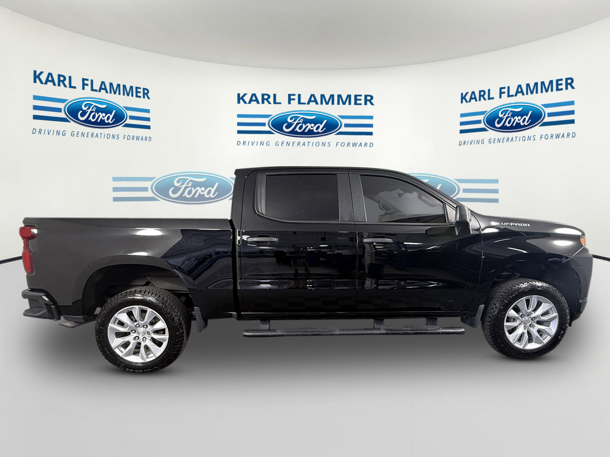 Used 2021 Chevrolet Silverado 1500 Custom RWD image 2