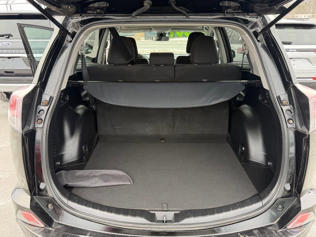 Used 2017 Toyota RAV4 XLE image 20