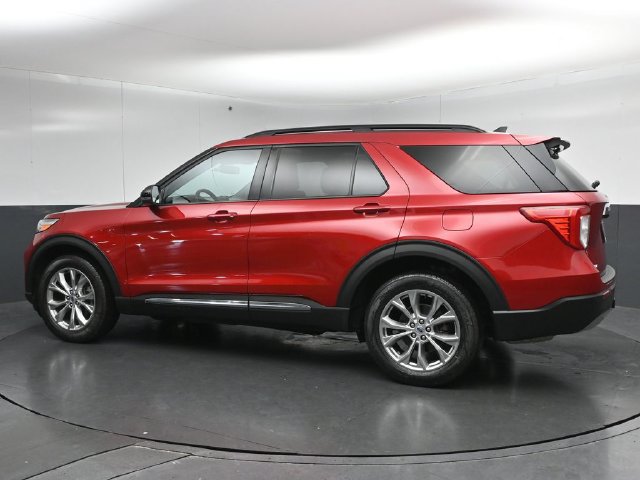 Certified 2024 Ford Explorer XLT w/ Equipment Group 202A AWD/4WD image 5