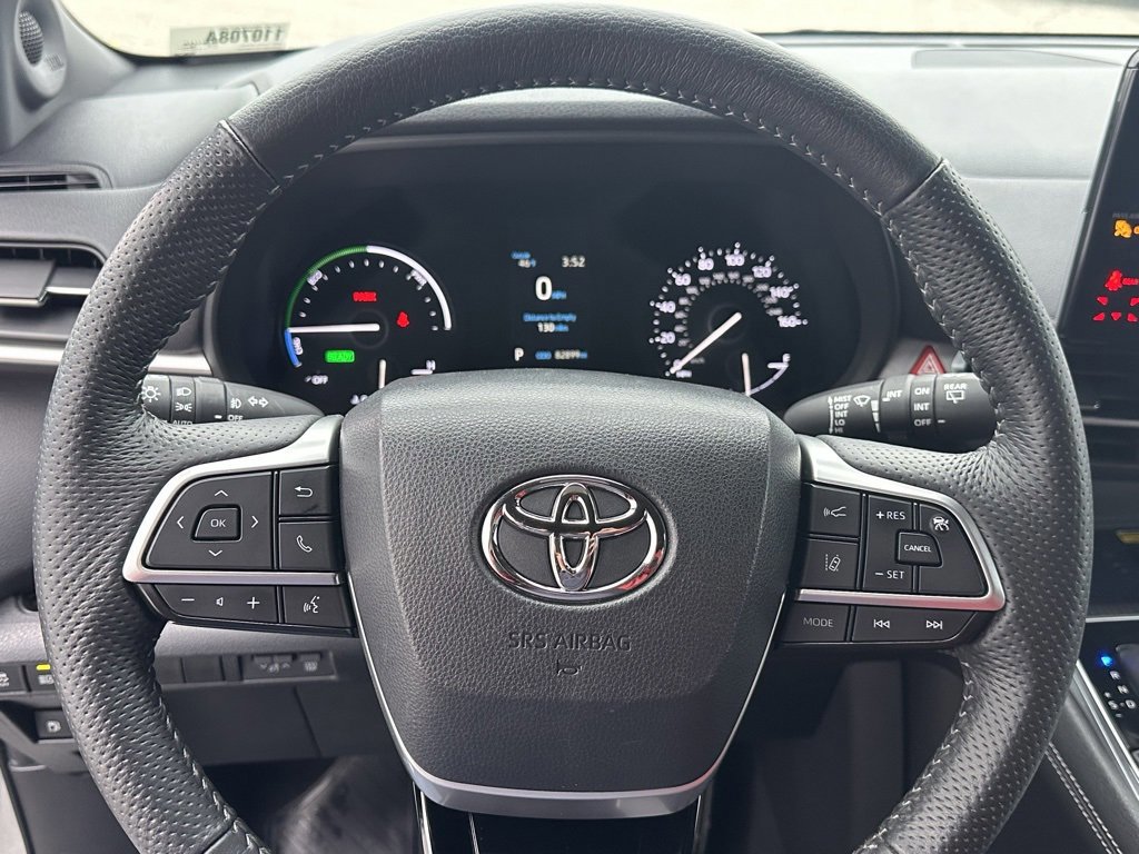 Used 2023 Toyota Sienna XSE image 23