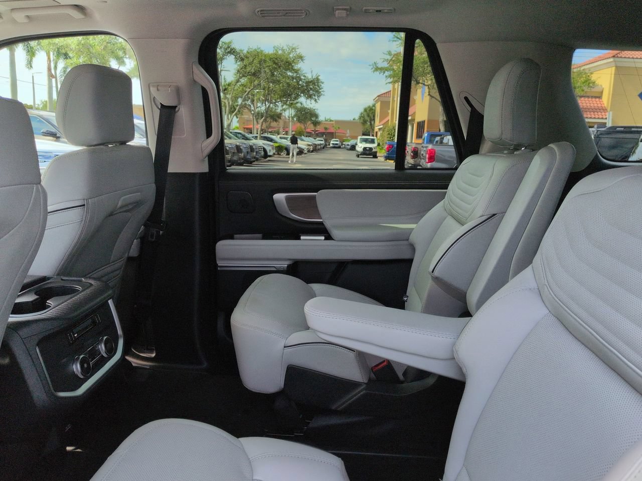 Certified 2025 Ford Expedition Max Platinum w/ Platinum Ultimate Package AWD/4WD image 13