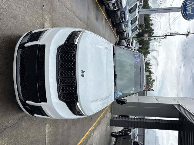 Used 2025 Jeep Grand Cherokee L Summit AWD/4WD image 2