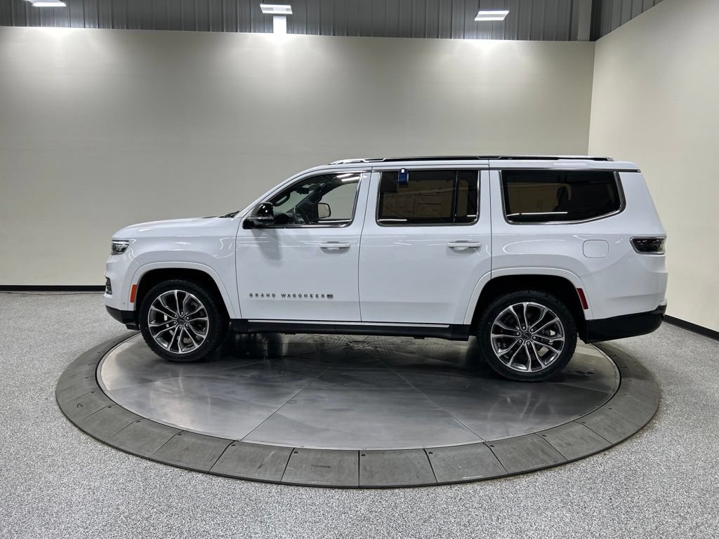Used 2023 Jeep Grand Wagoneer Series III AWD/4WD image 10