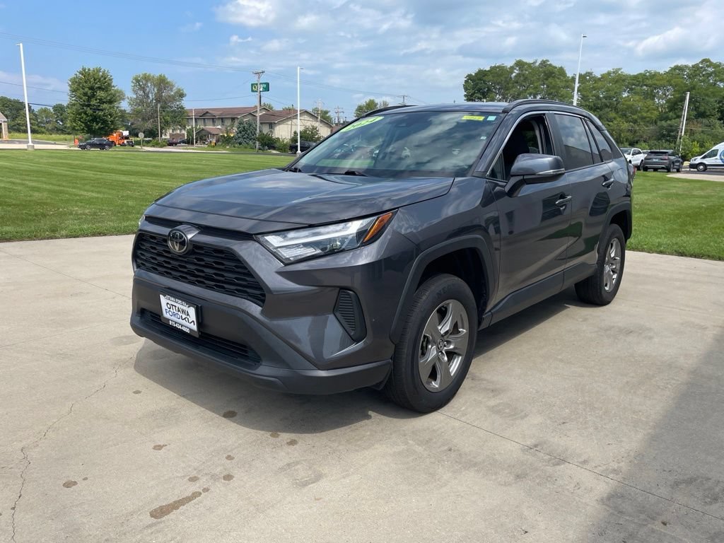 Used 2024 Toyota RAV4 XLE AWD/4WD image 2