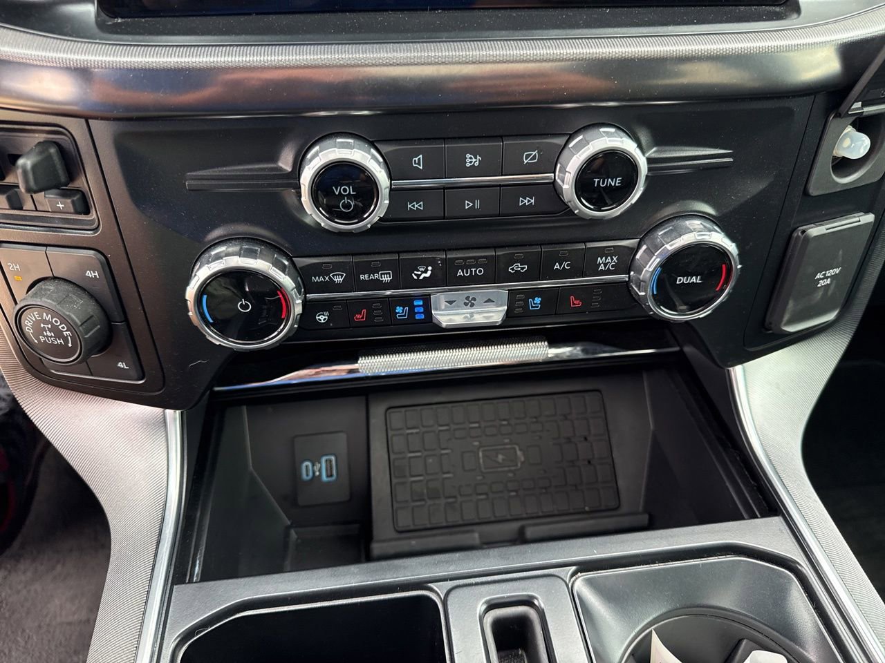 Certified 2024 Ford F150 Platinum w/ Equipment Group 702A High image 26