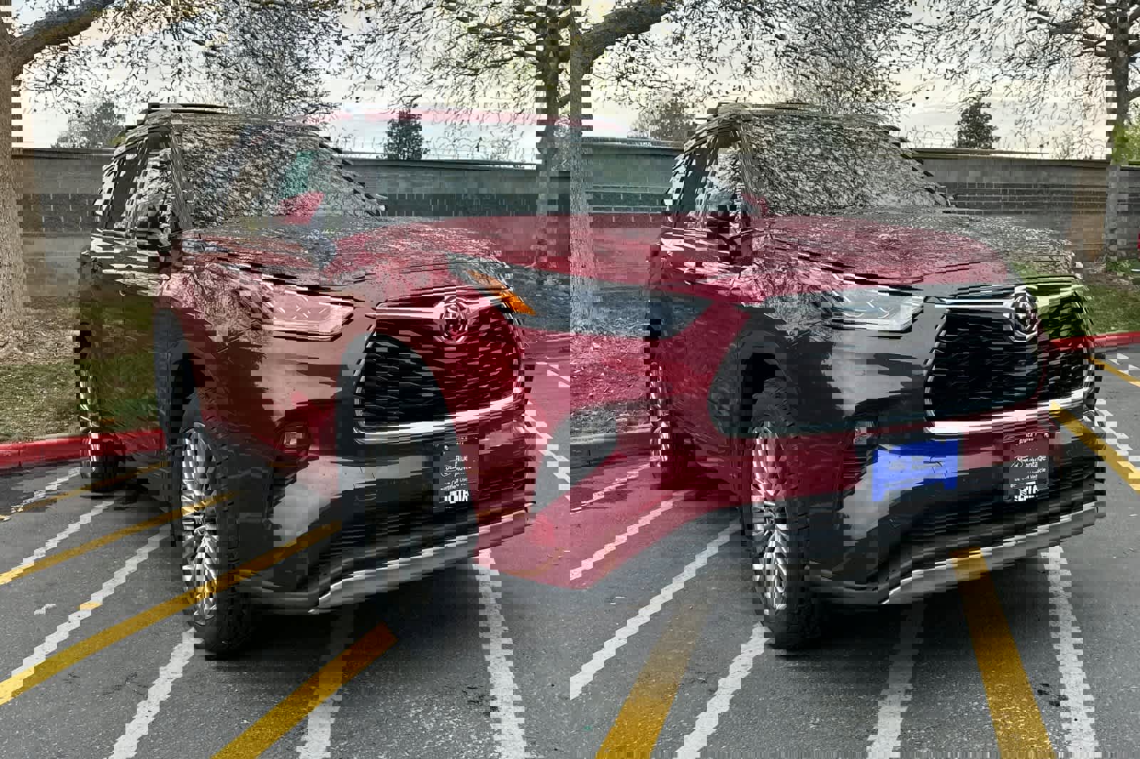 Used 2023 Toyota Highlander Platinum image 3