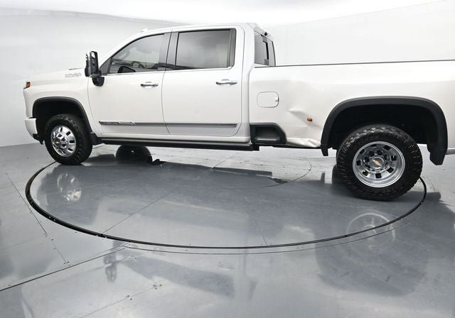 Used 2025 Chevrolet Silverado 3500 High Country w/ High Country Premium Package AWD/4WD image 6