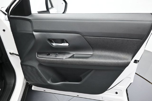 Used 2025 Nissan Kicks SV w/ SV Premium Package FWD image 31
