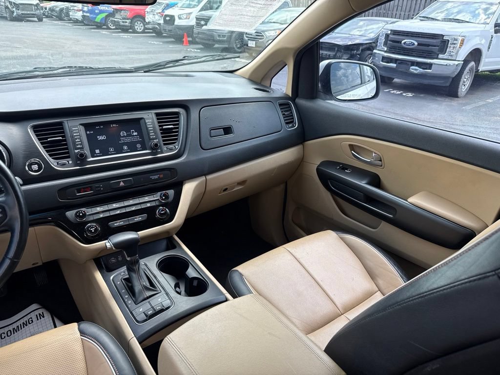 Used 2018 Kia Sedona LX w/ LX Essentials Premium Package FWD image 15