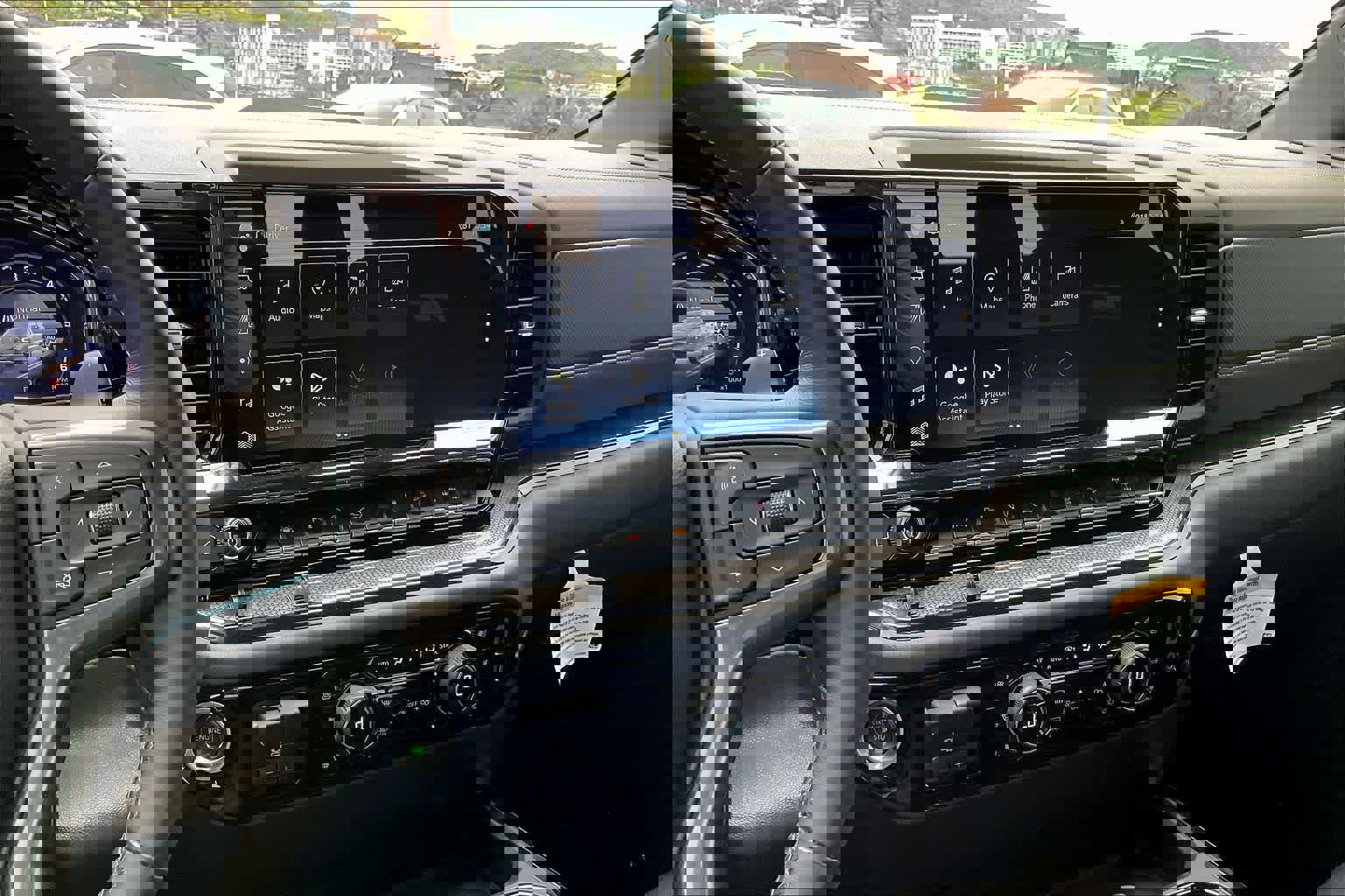 Used 2023 Chevrolet Silverado 1500 ZR2 image 17