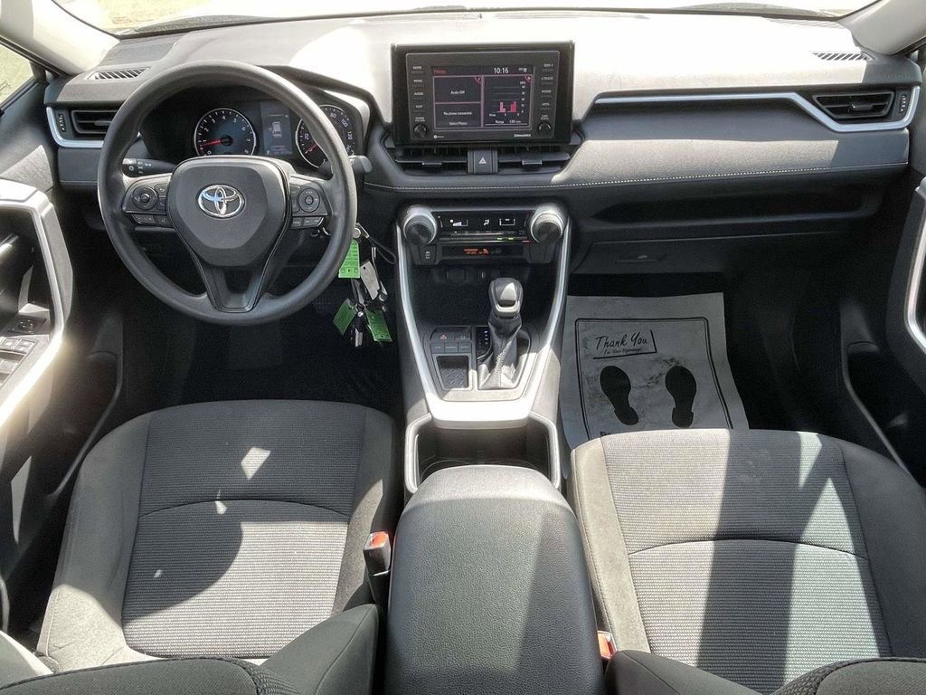 Used 2022 Toyota RAV4 LE image 11