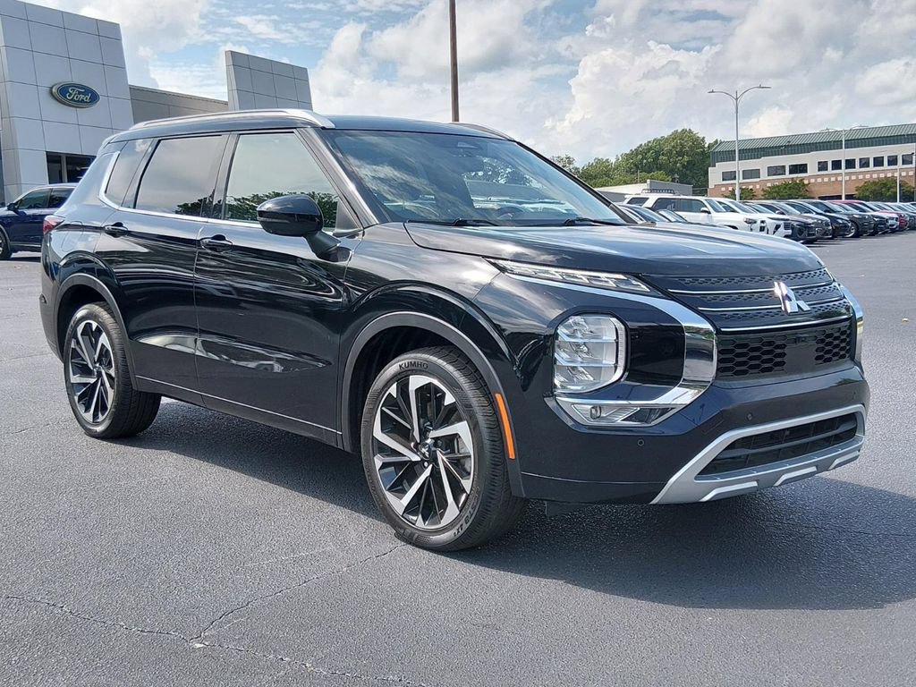 Used 2023 Mitsubishi Outlander SEL FWD image 2
