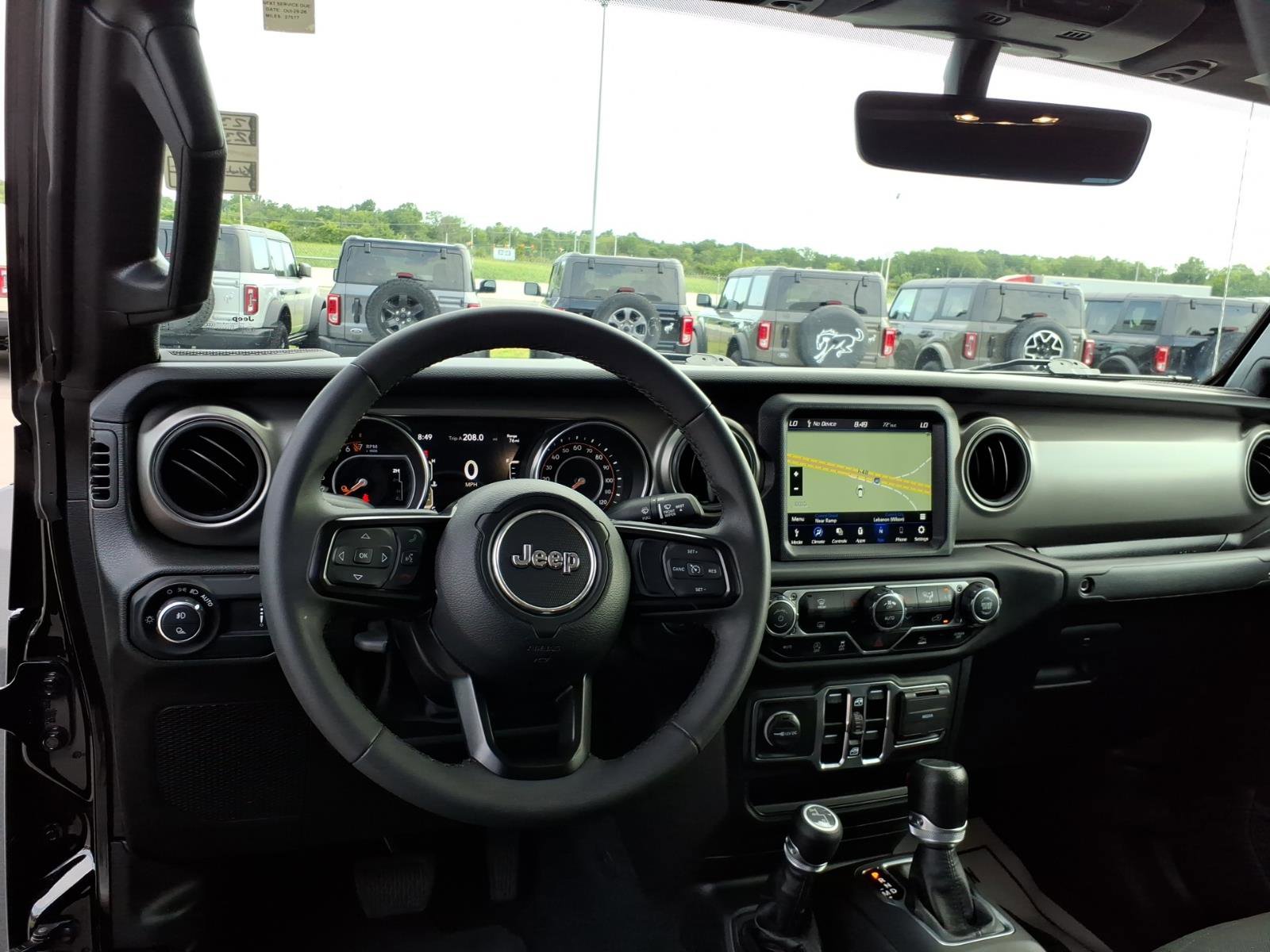 Used 2023 Jeep Gladiator Sport AWD/4WD image 14