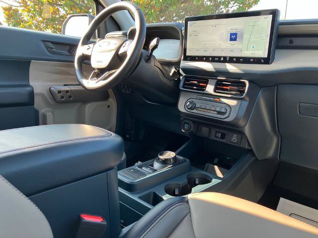 Certified 2025 Ford Maverick Lariat w/ 4K Tow Package AWD/4WD image 17
