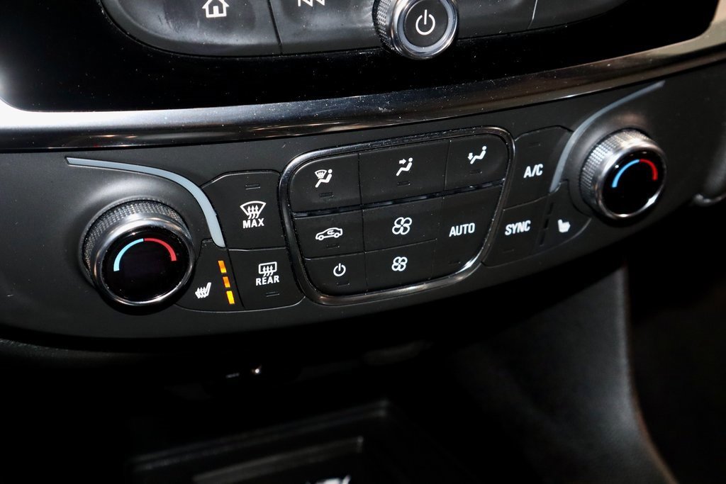 Used 2023 Chevrolet Traverse LT image 32