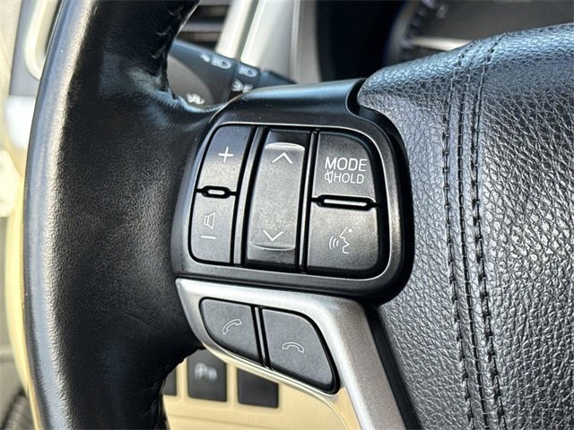 Used 2017 Toyota Highlander Limited image 42