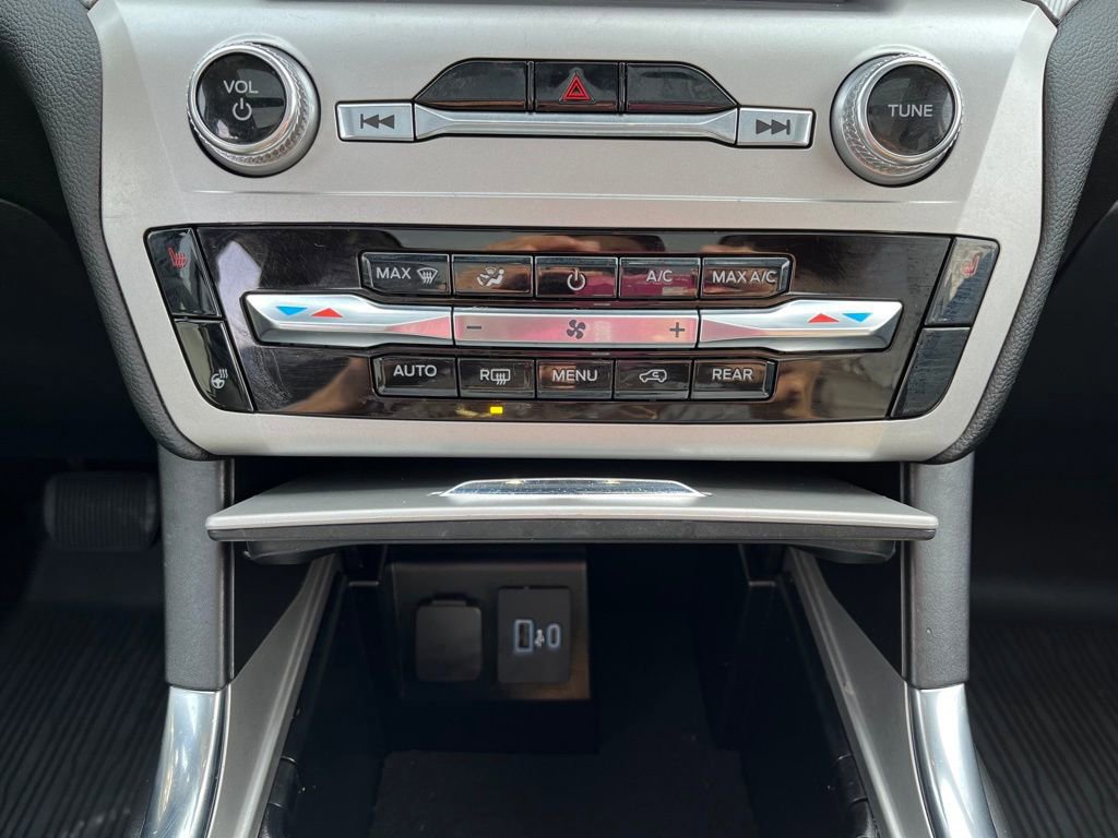 Certified 2022 Ford Explorer XLT w/ Equipment Group 202A image 15