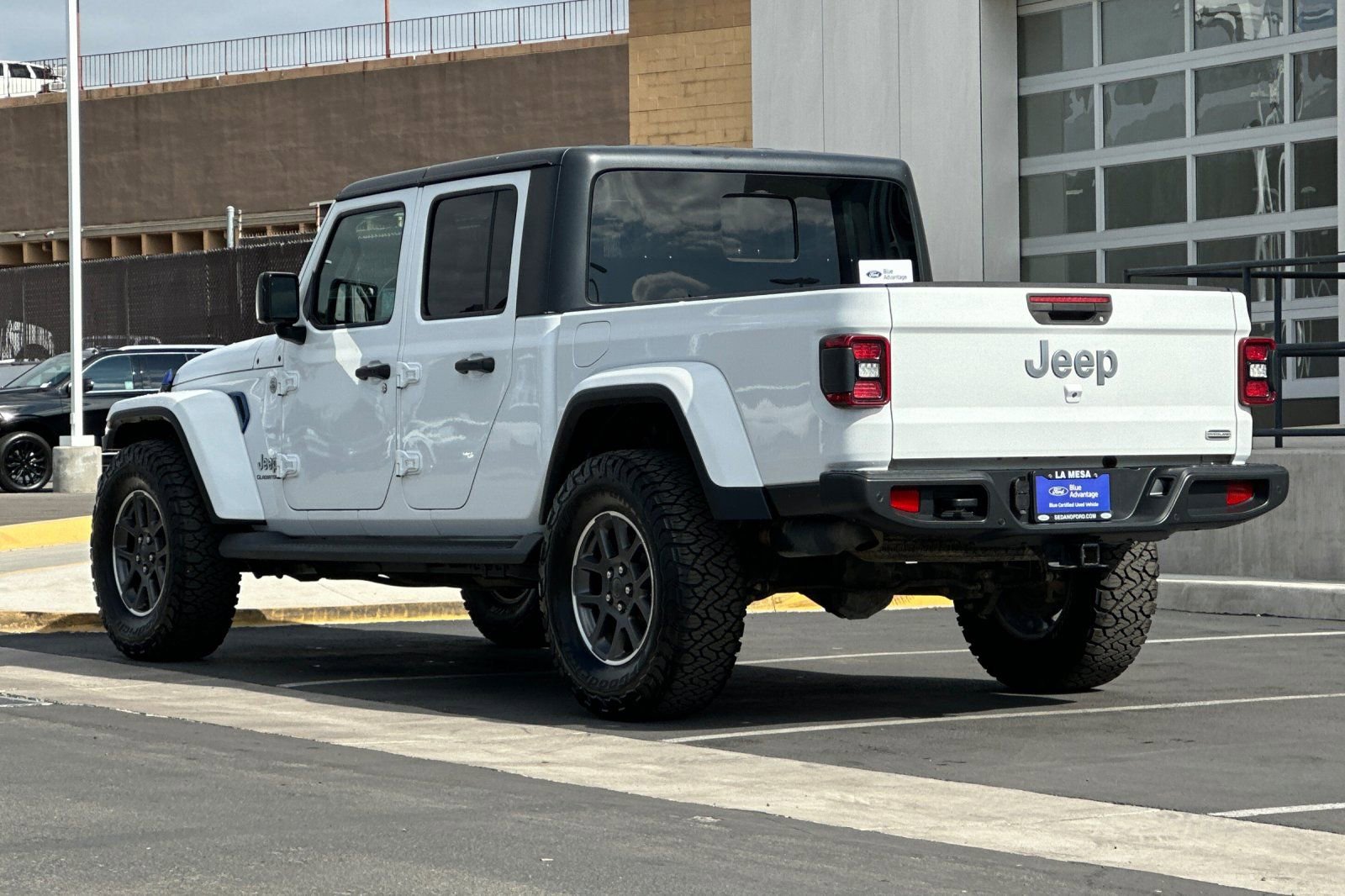 Used 2020 Jeep Gladiator Overland AWD/4WD image 5