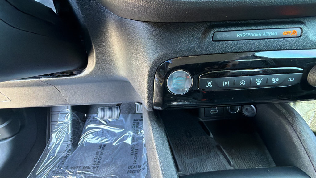 Certified 2024 Ford Escape Platinum w/ Premium Technology Package AWD/4WD image 17