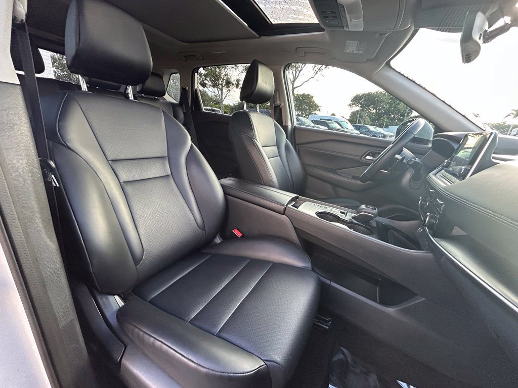 Used 2022 Nissan Rogue SV w/ SV Premium Package FWD image 27