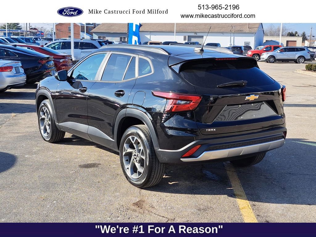 Used 2024 Chevrolet Trax LT w/ Driver Confidence Package image 5