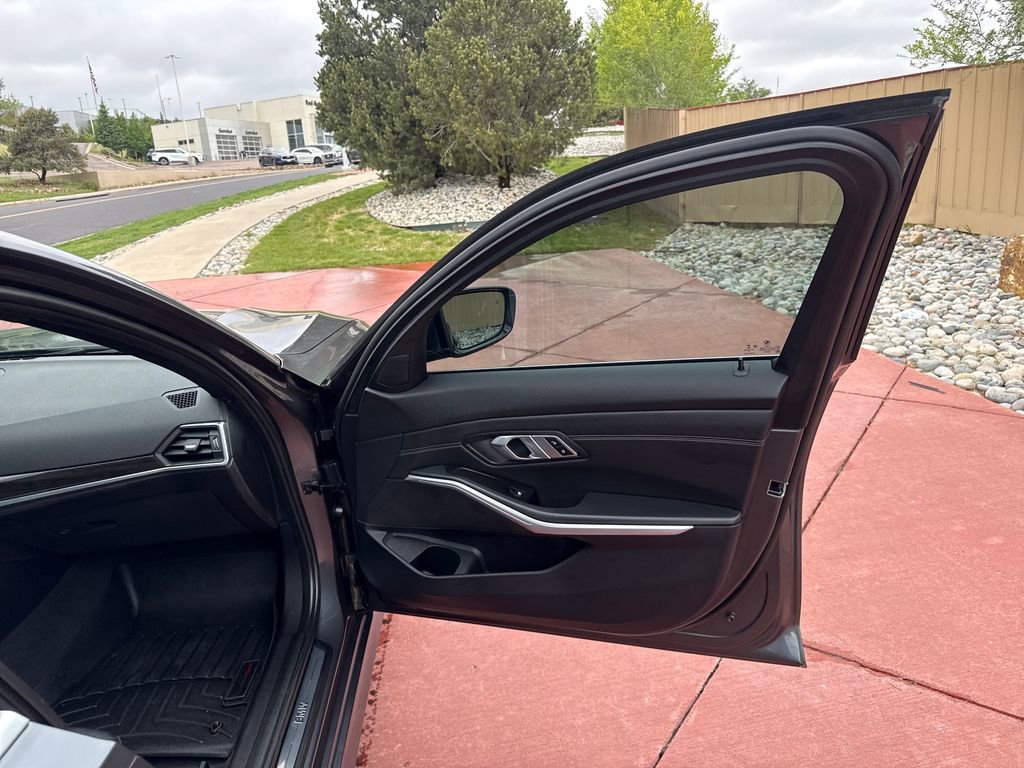 Used 2019 BMW 330i xDrive Sedan w/ Premium Package AWD/4WD image 27