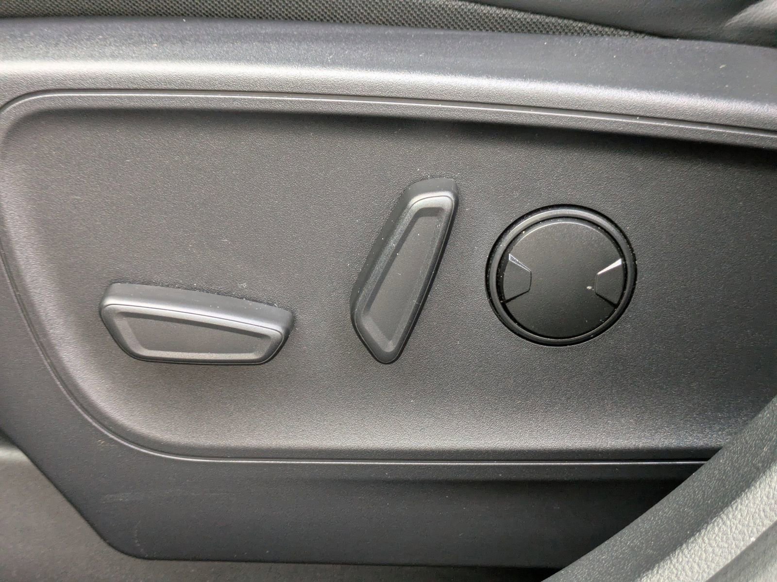 Certified 2025 Ford Escape Platinum image 22