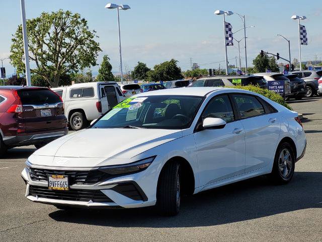 Used 2025 Hyundai Elantra SE FWD image 8