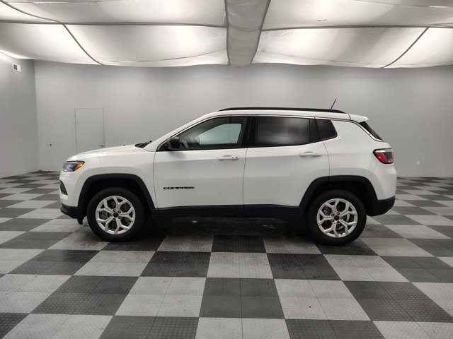 Used 2025 Jeep Compass Latitude w/ Sun & Sound Group AWD/4WD image 6