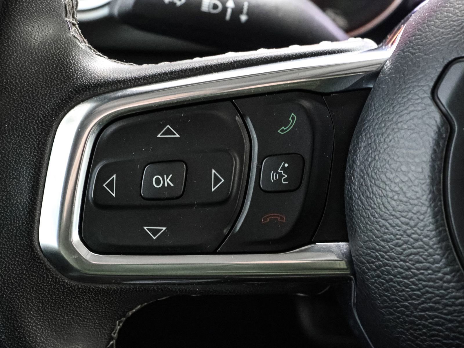 Used 2023 Jeep Wrangler Sahara image 33