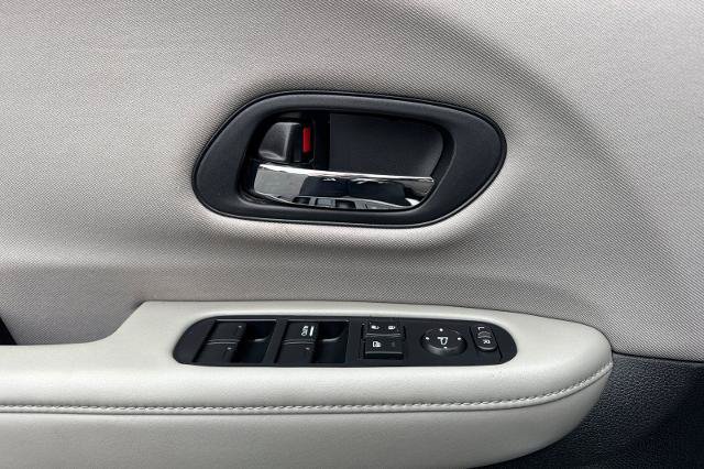 Used 2018 Honda HR-V LX image 12