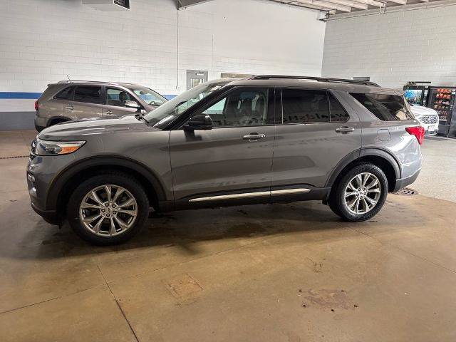 Certified 2023 Ford Explorer XLT w/ Equipment Group 202A AWD/4WD image 3