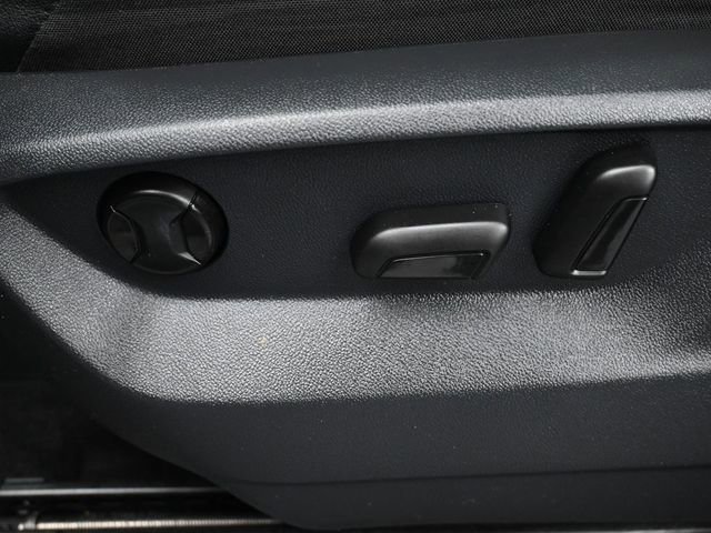 Used 2020 Volkswagen Tiguan SE w/ Panoramic Sunroof Package image 12