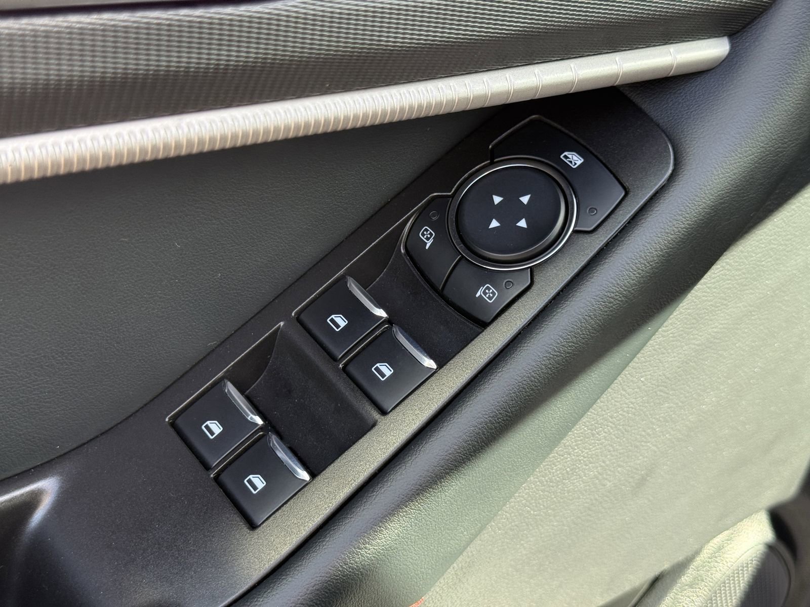 Certified 2025 Ford Explorer ST-Line image 18