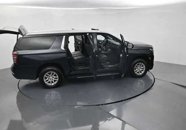 Used 2023 Chevrolet Suburban LT RWD image 50
