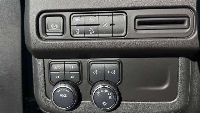 Used 2023 Chevrolet Tahoe Premier AWD/4WD image 11