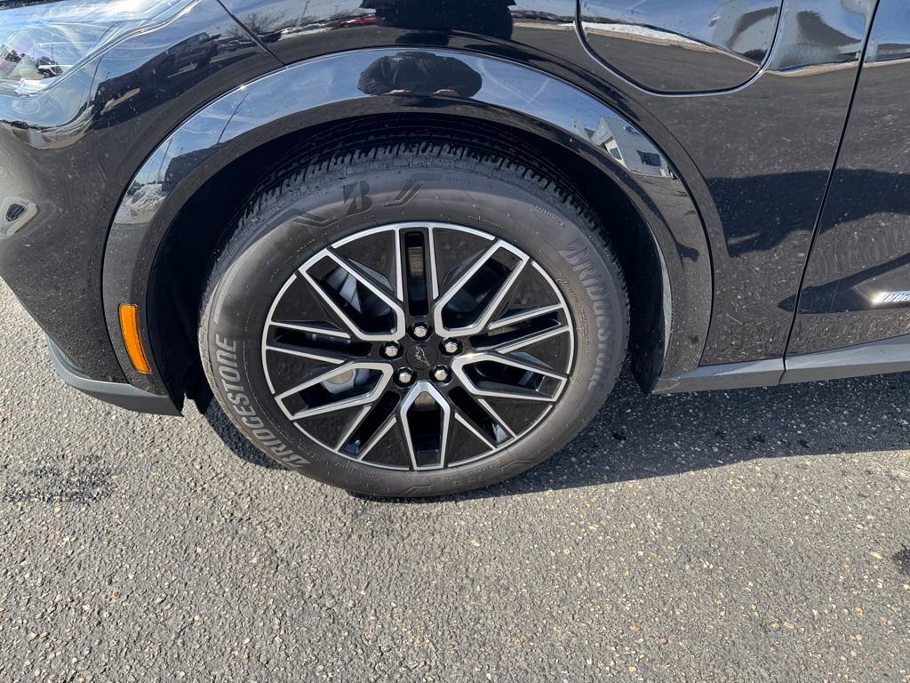 Certified 2025 Ford Mustang Mach-E Premium AWD/4WD image 9