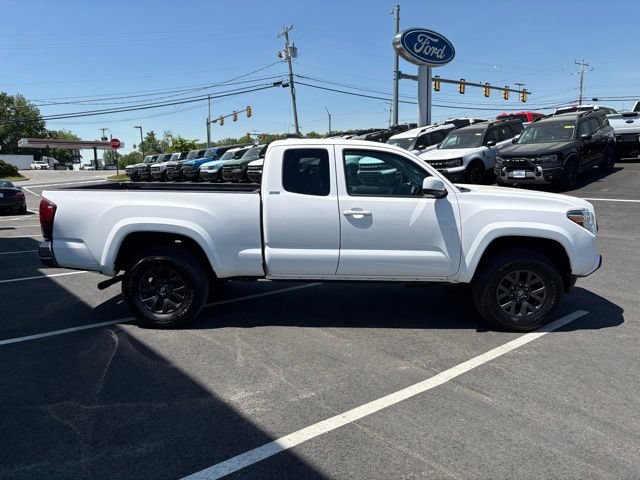 Used 2022 Toyota Tacoma SR5 w/ SR5 Appearance Package (SM) AWD/4WD image 2