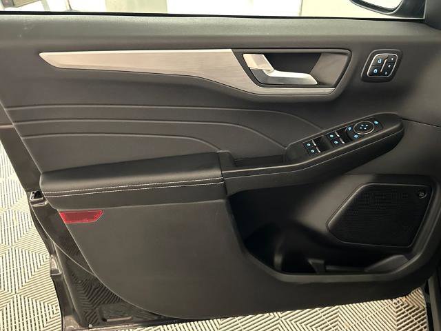 Certified 2025 Ford Escape SE w/ PHEV Premium Package image 16