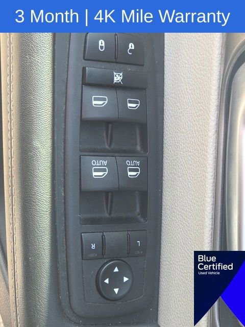 Used 2023 Chrysler Pacifica Touring-L FWD image 27