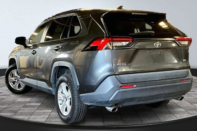 Used 2020 Toyota RAV4 XLE image 2