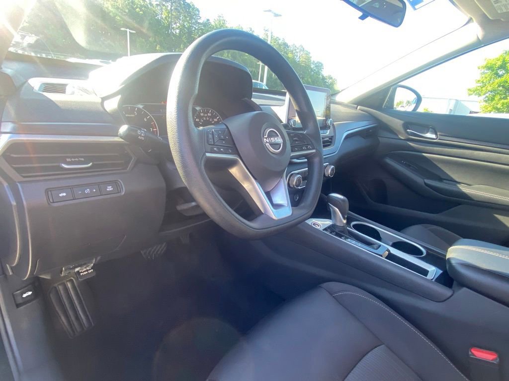 Used 2024 Nissan Altima 2.5 SV FWD image 9