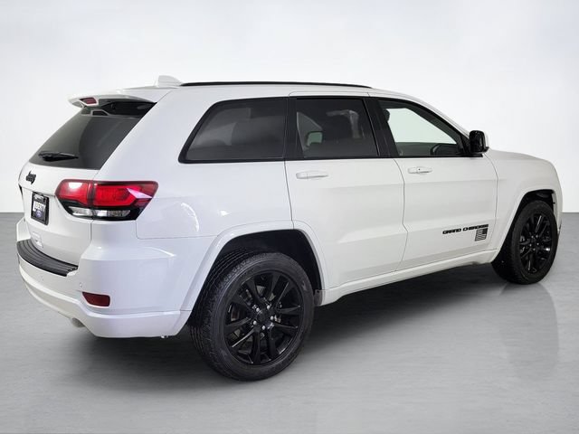 Used 2018 Jeep Grand Cherokee Altitude AWD/4WD image 3