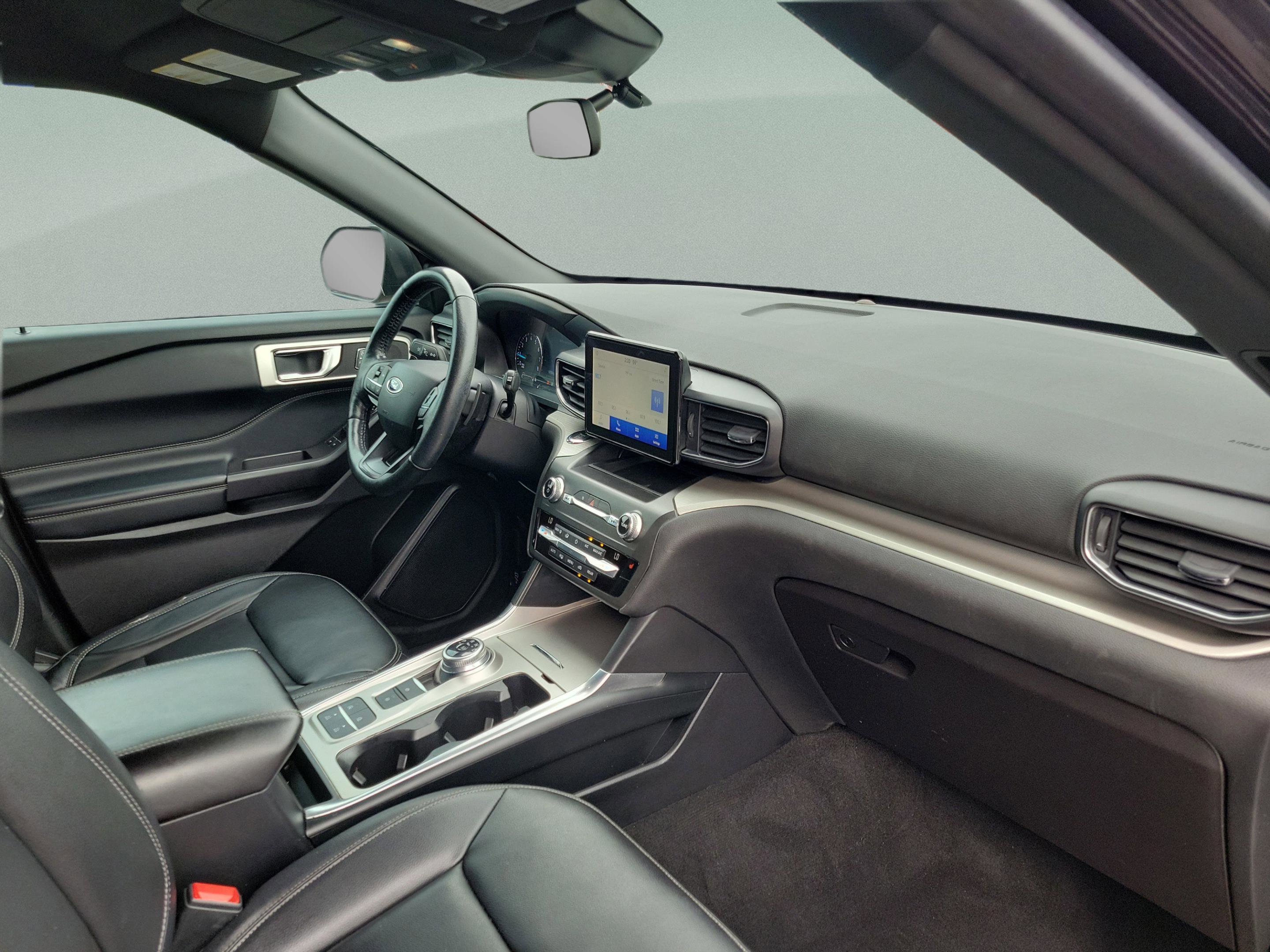 Certified 2020 Ford Explorer XLT w/ Equipment Group 202A image 28