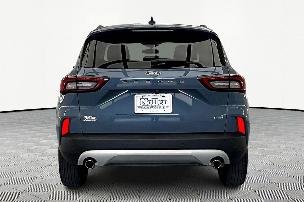 Certified 2025 Ford Escape SE image 3